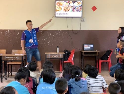 靜宜大學泰北國際志工團，提供給泰國當地中學教師做為教學使用。(圖片來源：教育部)