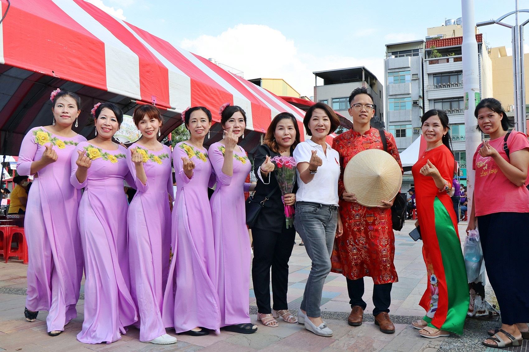 嘉義市移工中秋聯歡活動，越南新住民也穿著傳統服飾同歡(翻攝自嘉義市政府網站)