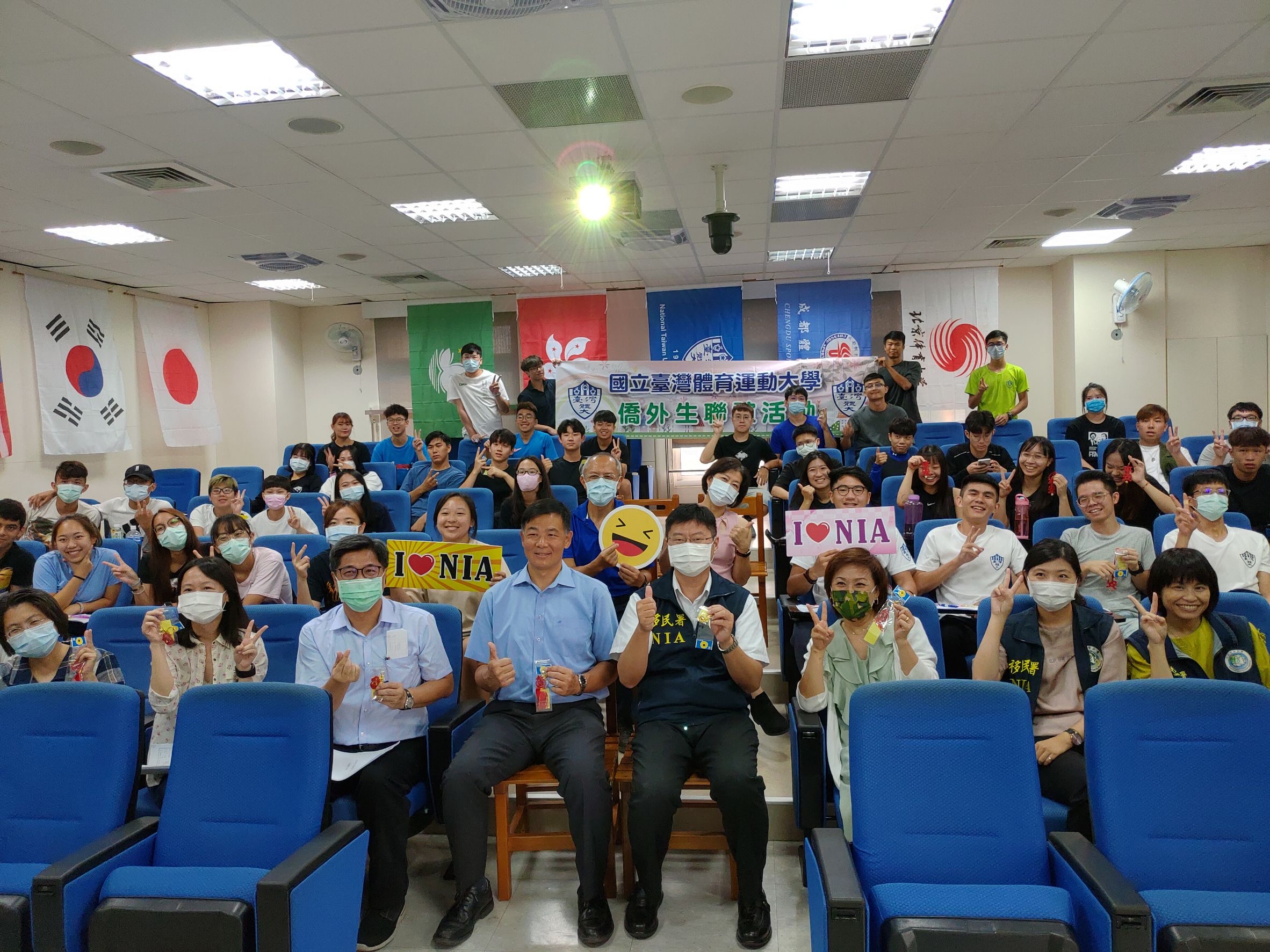 Foto grup seminar panduan pendaftaran mahasiswa asing National Taiwan Sport University (disediakan oleh Departemen Imigrasi)