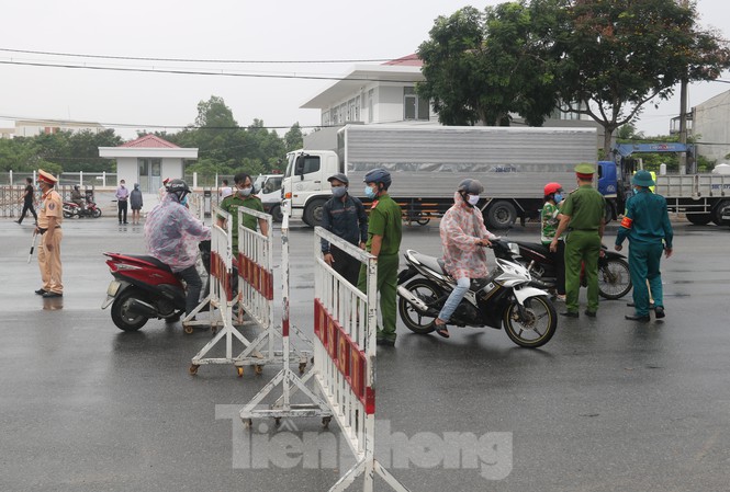 Các chốt kiểm soát hoạt động trong thời gian Đà Nẵng bùng phát dịch COVID-19. Ảnh: Nguyễn Thành