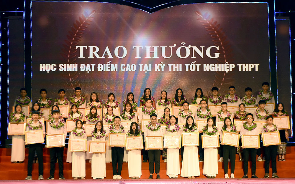 Lễ Tuyên dương học sinh đạt giải quốc tế, quốc gia và đạt kết quả cao tại kỳ thi tốt nghiệp THPT năm 2020