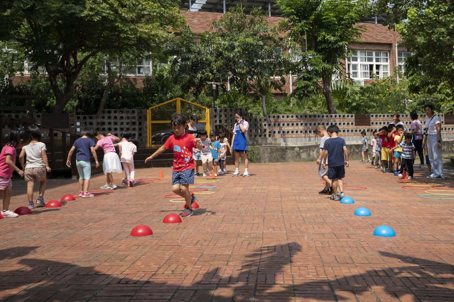 三合院前廣場打造成孩子的專屬遊樂場。（照片來源：新竹市政府）