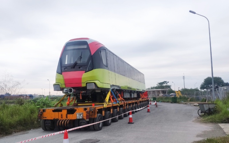 Đoàn tàu metro đầu tiên của dự án đường sắt đô thị số 3, đoạn Nhổn-Ga Hà Nội