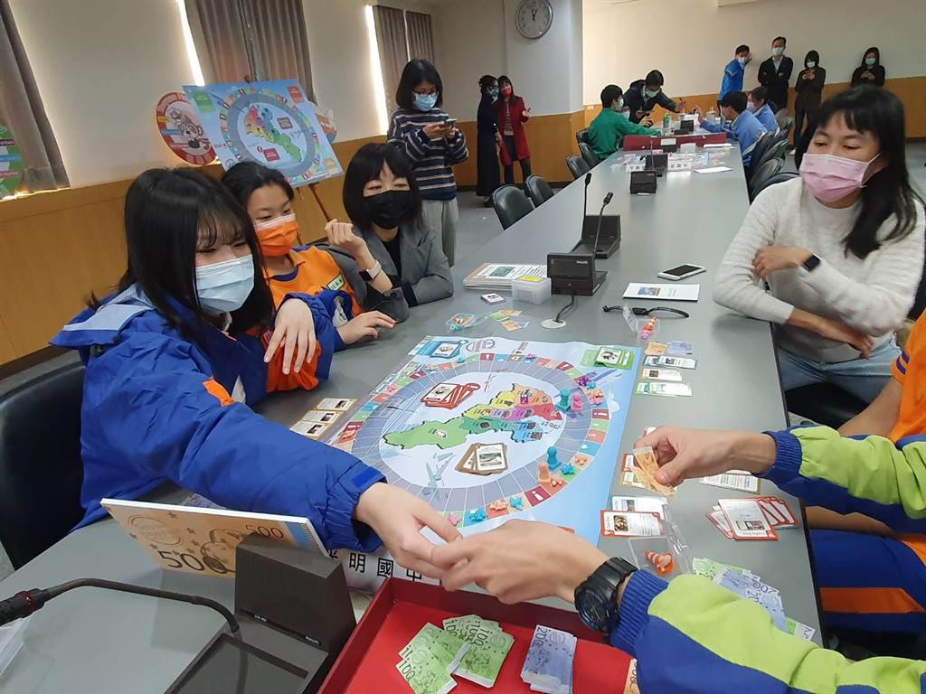 特色桌遊讓學生輕鬆學英語 圖／桃園市政府教育局提供