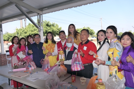 越南新住民發物資給弱勢家庭 圖／台灣新住民展望協會提供