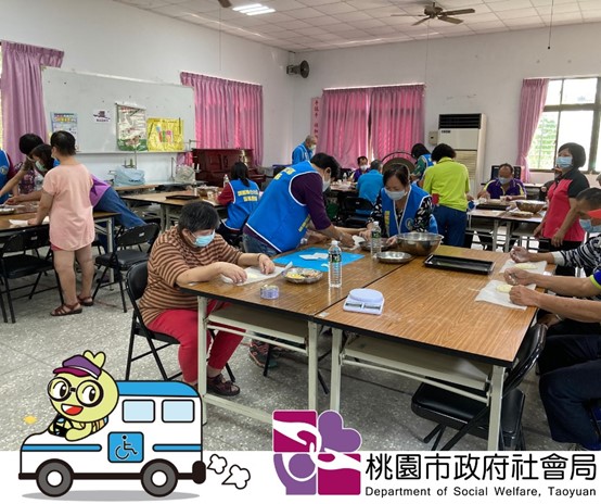 Kegiatan masyarakat di pusat perawatan masyarakat, pusat kegiatan lansia dan pusat komunitas di Taoyuan. Sumber : Taoyuan social welfare department Facebook