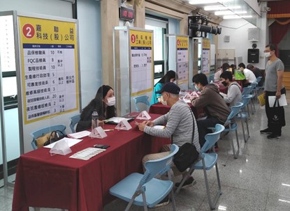Para imigran baru juga dapat bergabung dengan Departemen Tenaga Kerja Kota New Taipei untuk memulai perekrutan pekerjaan mingguan mereka. Sumber : New Taipei City Labor Affairs Department
