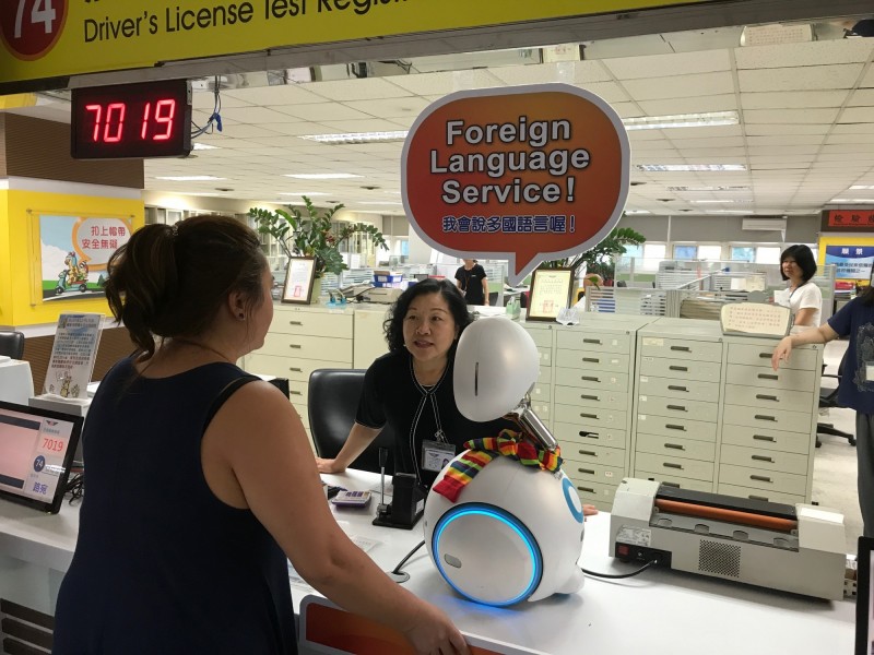 AI多語機器人協助東南亞新住民考取駕照 圖／高雄市區監理所提供
