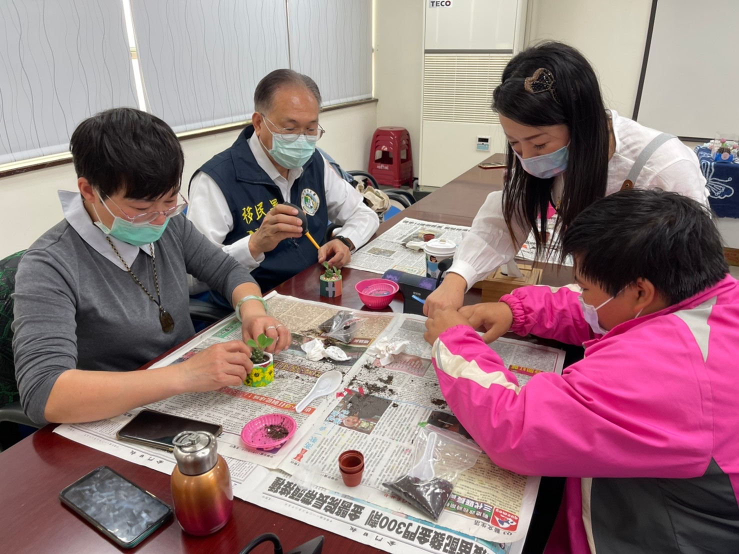 金門縣服務站辦多肉植物DIY活動　為新住民朋友舒緩疲勞　圖／南區事務大隊金門縣服務站提供