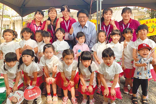 屏東縣府推「母語嘉年華」，邀新住民子女玩闖關遊戲。 圖／屏東縣府提供