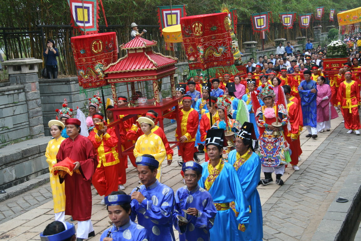 越南政府祭「嚴格防疫措施」，萬人安心祭祖迎「雄王節」。 圖／翻攝自《越通社》