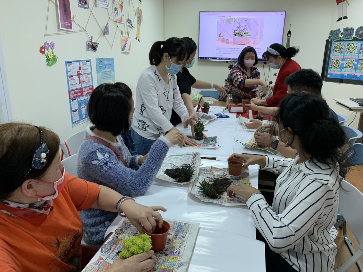 基隆市服務站「新住民家庭教育課程」-創作多肉盆栽　圖／基隆市服務站提供