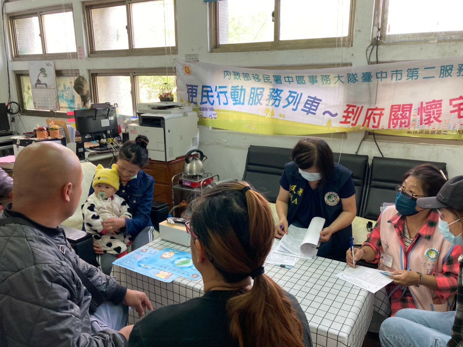 移民署台中市第二服務站的首發梨山行動服務列車。　圖／台中市第二服務站提供