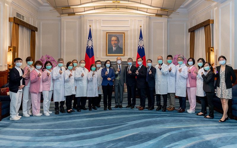 Presiden Tsai Terima Kunjungan Petugas Kesehatan Peraih Penghargaan Layanan Medis untuk Anak-anak. Sumber: Kantor Istana Kepresidenan