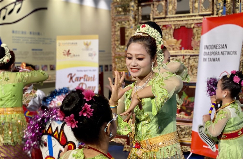 印尼「女英雄日」在台北，新住民勁歌熱舞。 圖／翻攝自《中央社》