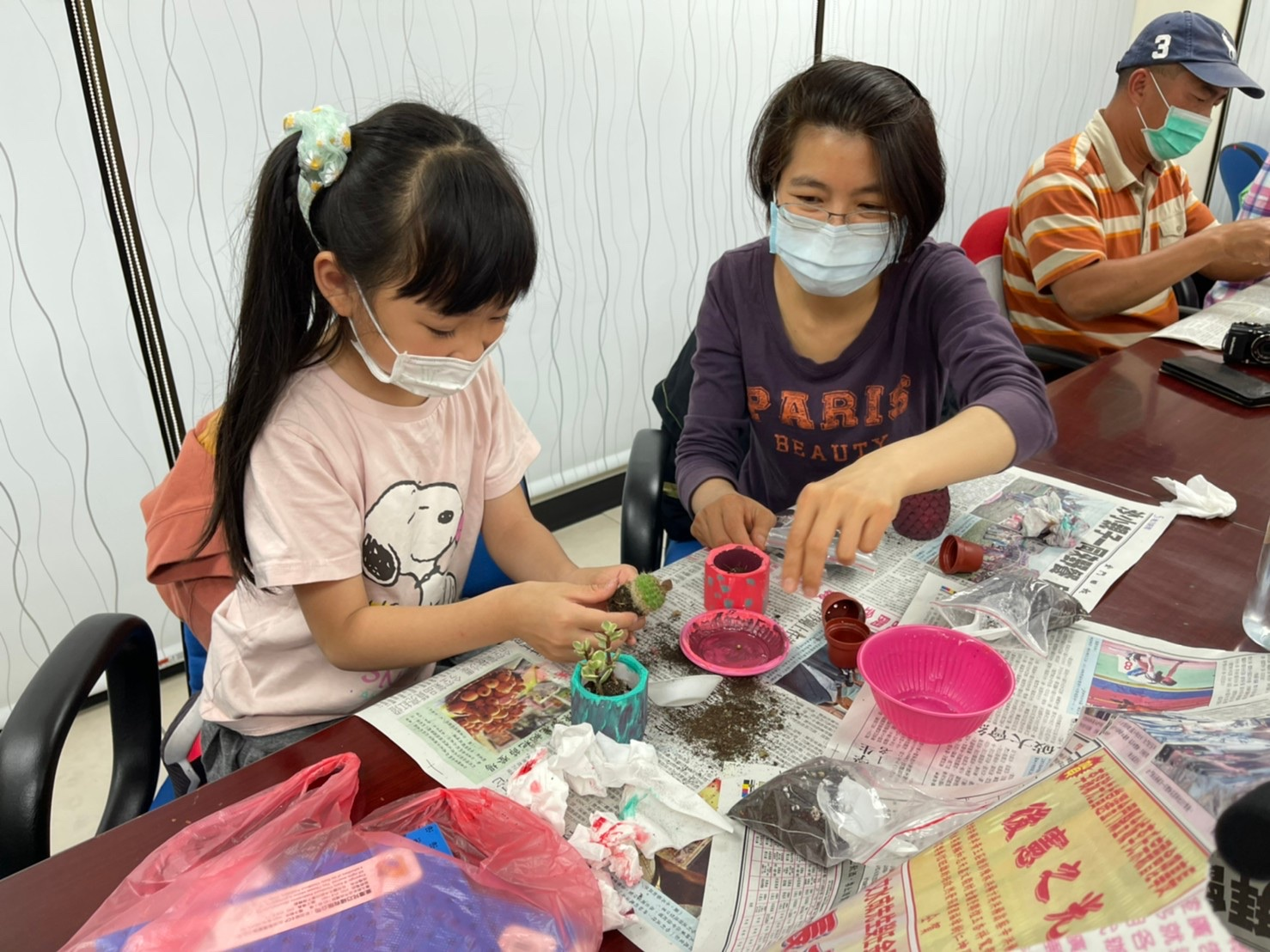 金門縣服務站辦多肉植物DIY活動　為新住民朋友舒緩疲勞　圖／南區事務大隊金門縣服務站提供