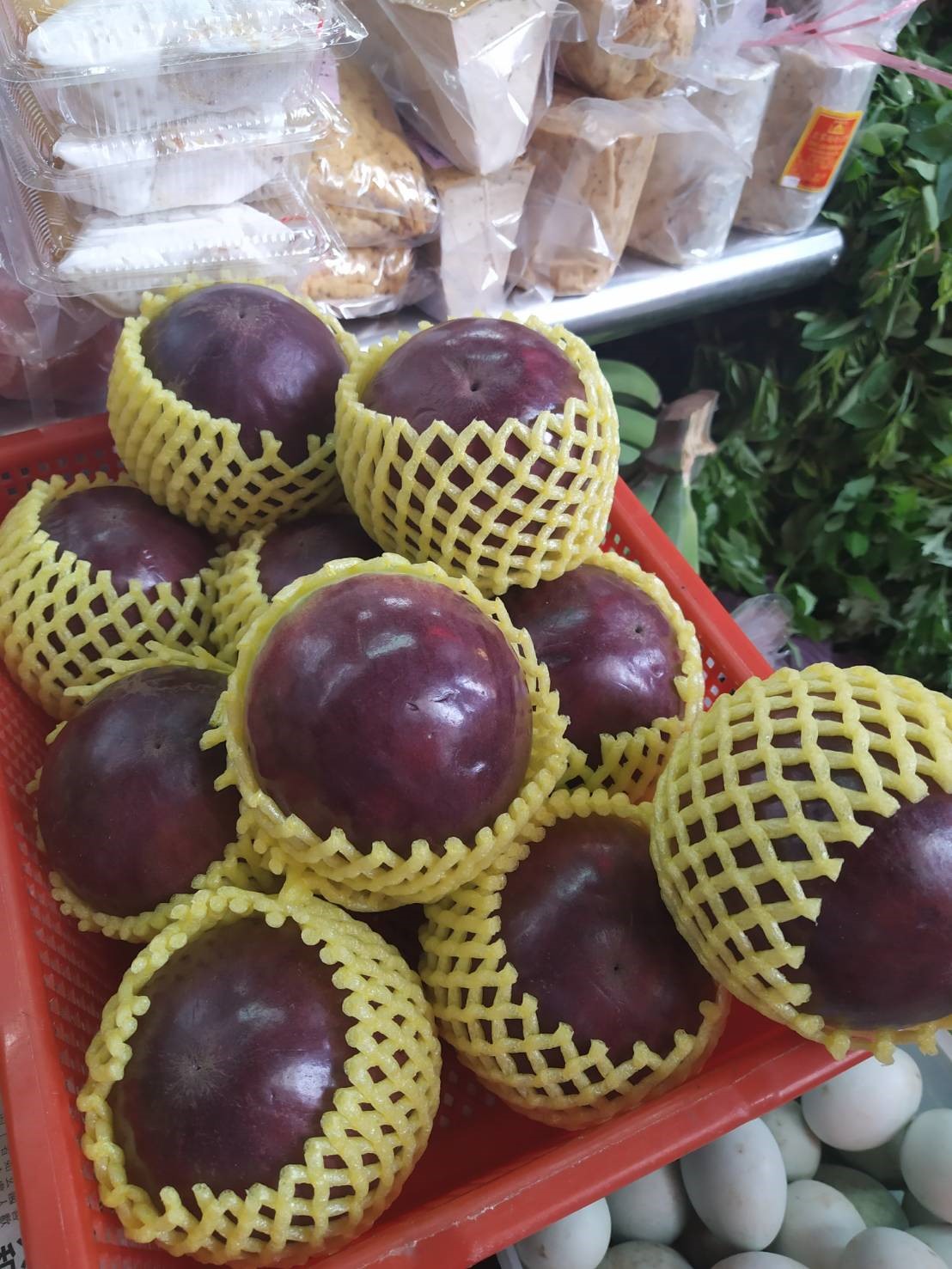 越南獨特水果－紫色牛奶果　圖／【新住民全球新聞網】編輯攝影