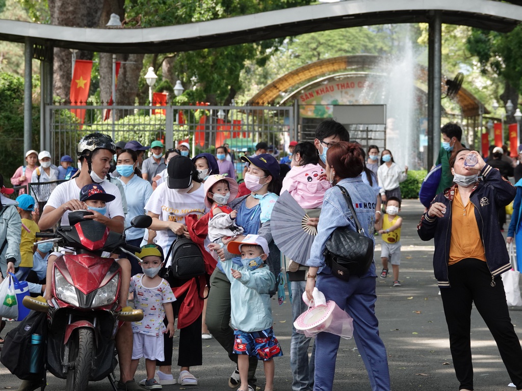 UBND thành phố Hồ Chí Minh ra thông báo khẩn, kể từ 18 giờ chiều ngày 7/5, tạm dừng các sự kiện, hoạt động tập trung trên 30 người nơi công cộng. (Ảnh: trích dẫn từ Báo Thanh Niên 