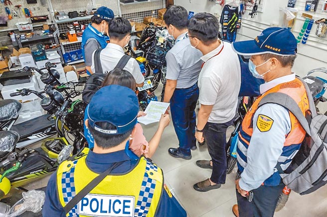 Tân Trúc thành lập Đội thanh tra liên ngành kiểm tra và tuyên truyền luật an toàn giao thông xe đạp điện. (Ảnh: chính quyền huyện Tân Trúc cung cấp