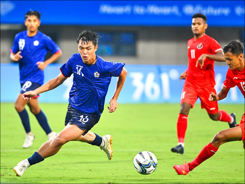 In the Asian Games, Taiwan's men's football team defeated Indonesia, earning its first victory in 65 years.   Photo provided by Chinese Taipei Olympic Committee