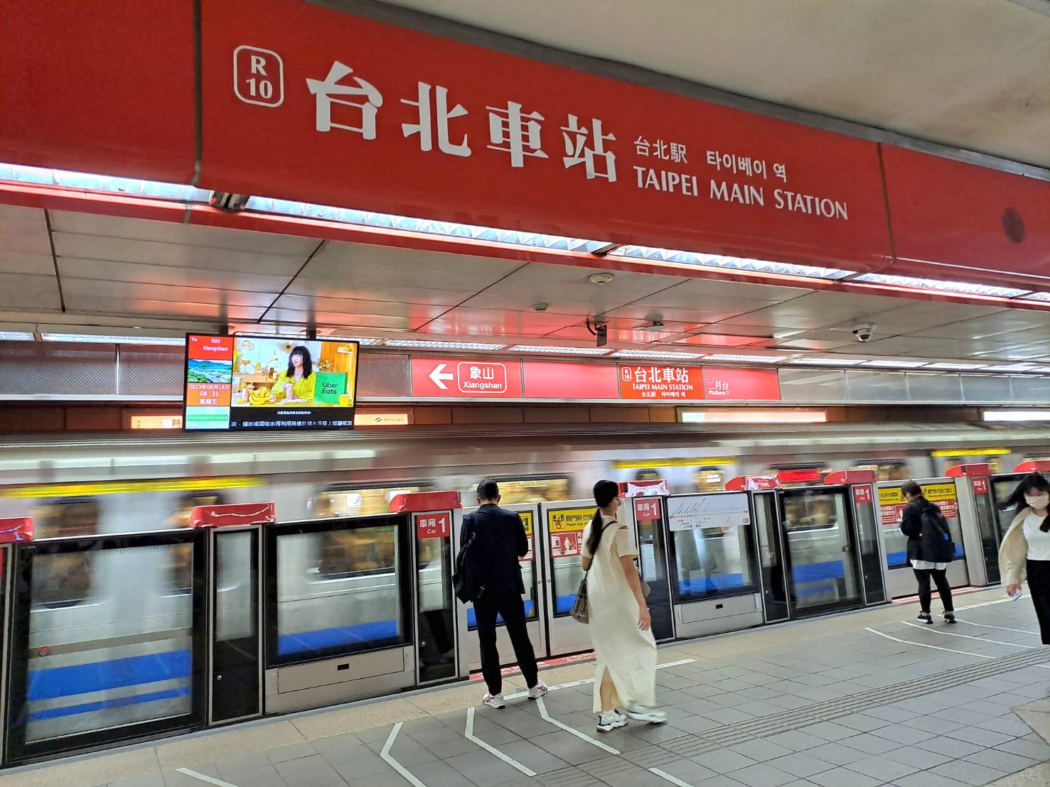 TRTC added Japanese and Korean station signages and announcements to 21 MRT stations.  Photo provided by TRTC