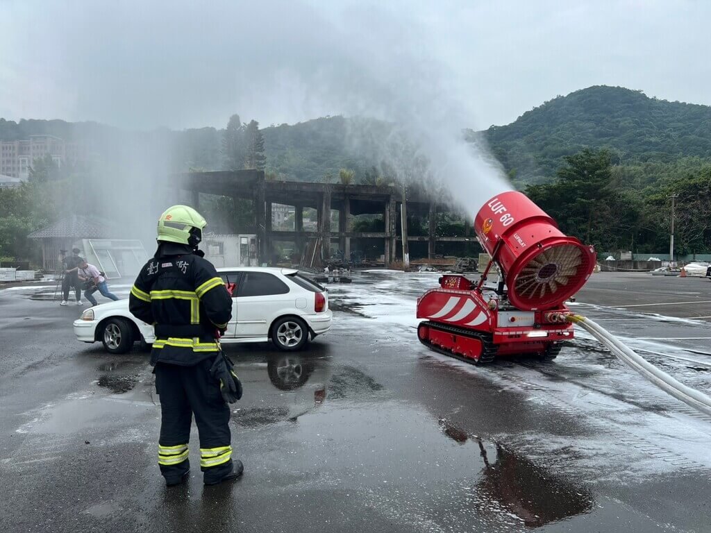 Taipei City Fire Department introduces multi-functional firefighting robots to improve disaster relief efficiency.   Photo provided by Taipei City Fire Department