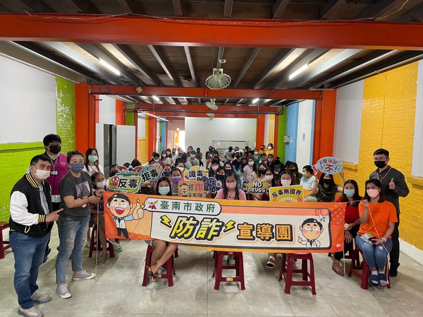 The Tainan City Police Department, Public Health Bureau, Tainan City government and the agencies recently organized three anti-drug and anti-fraud propaganda activities for migrant workers. Photo provided by Tainan City Police Department 