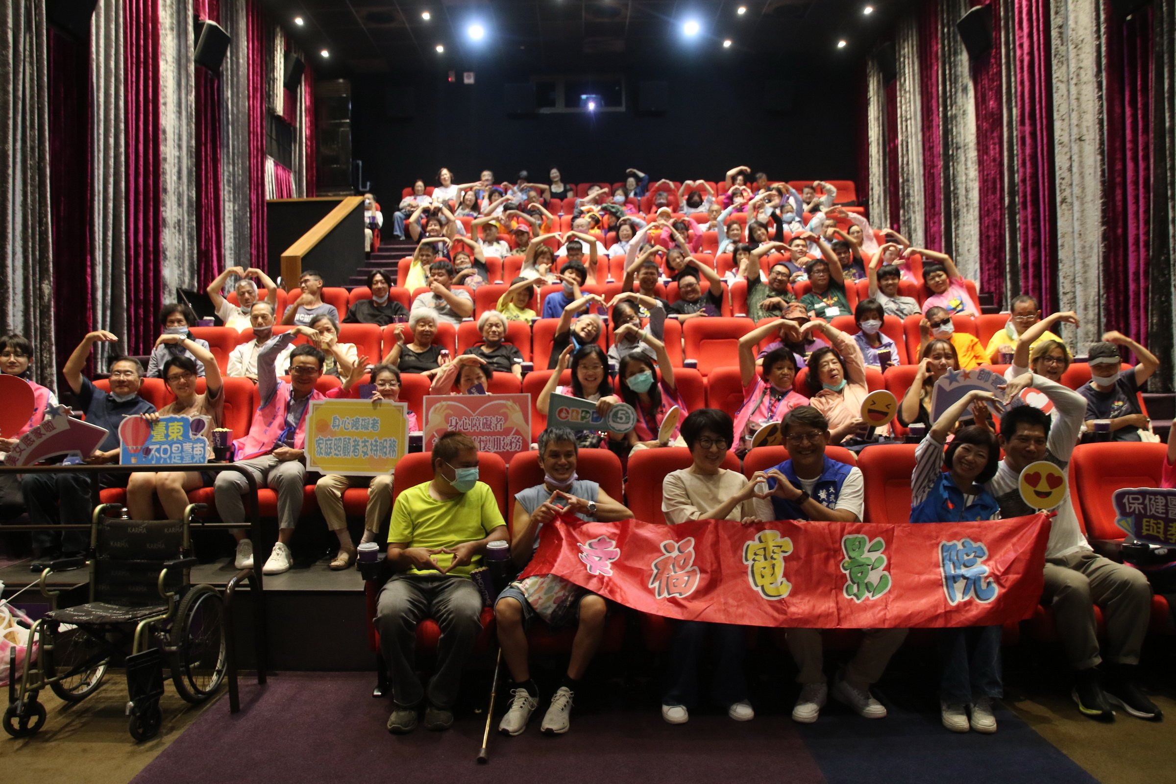 台東縣政府及寶桑教育基金會於今年7月再度與台東秀泰影城合作，舉辦「幸福電影院」活動  圖／台東縣政府提供