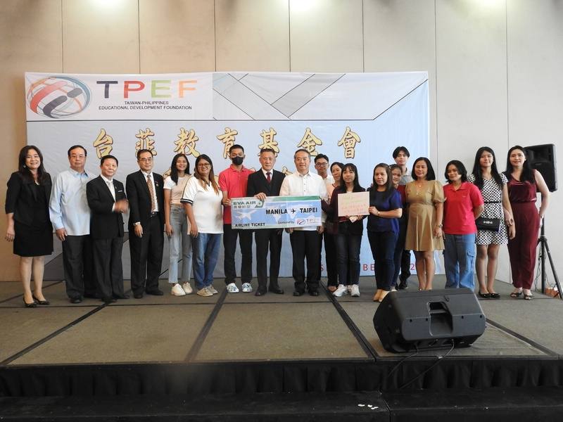 The Taiwan-Philippine Education Foundation raises money to support underprivileged international students who want to study and fulfill their ambitions in Taiwan.  Photo reproduced from Overseas Community Affairs Council official website