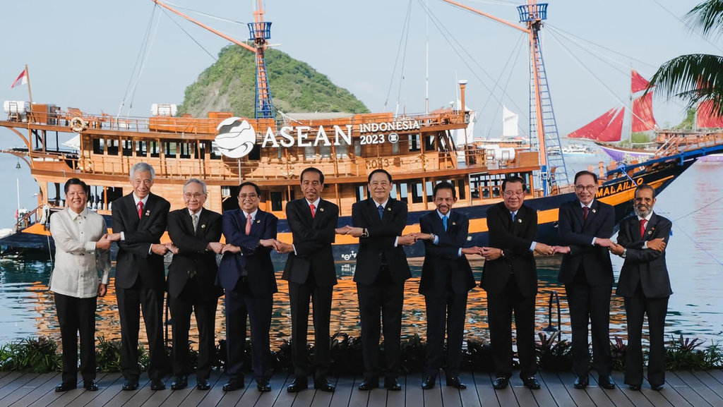 The 42nd ASEAN Summit, the leaders of the participating countries took a group photo.  Photo provided by ASEAN