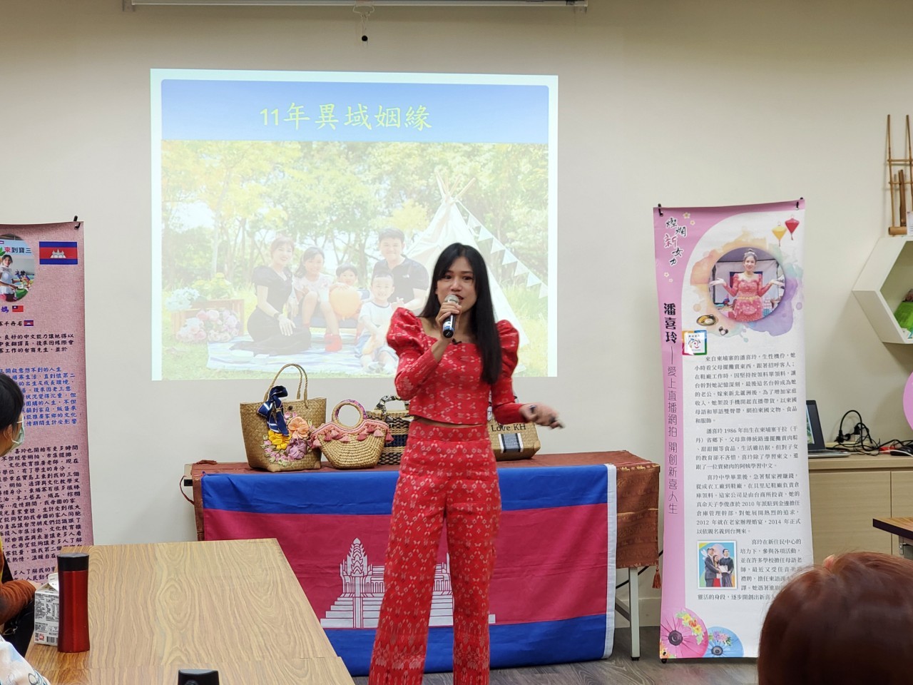 NIA Dream-Building Project helps new immigrant Phan Si Leng (潘喜玲) create a Cambodian hand-woven bag brand.  Photo reproduced from Sanchong New Immigrant Family and Women Service Center (新北市三重新住民家庭暨婦女服務中心).