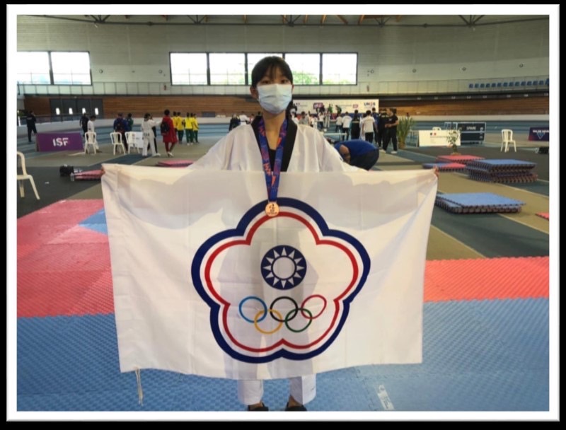 黃敬芸同學榮獲111年法國世界中學生運動會跆拳道項目銅牌  圖／移民署提供