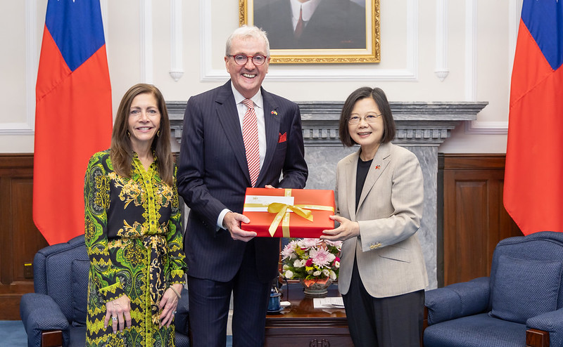 President Tsai Ing-wen welcomed New Jersey Governor Murphy's group when it visited Taiwan recently.  Photo provided by the Office of the President