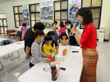 NIA brings Myanmar's beautiful multiculturalism to New Taipei City Gongliao Elementary School.  Photo provided by NIA New Taipei City Service Center
