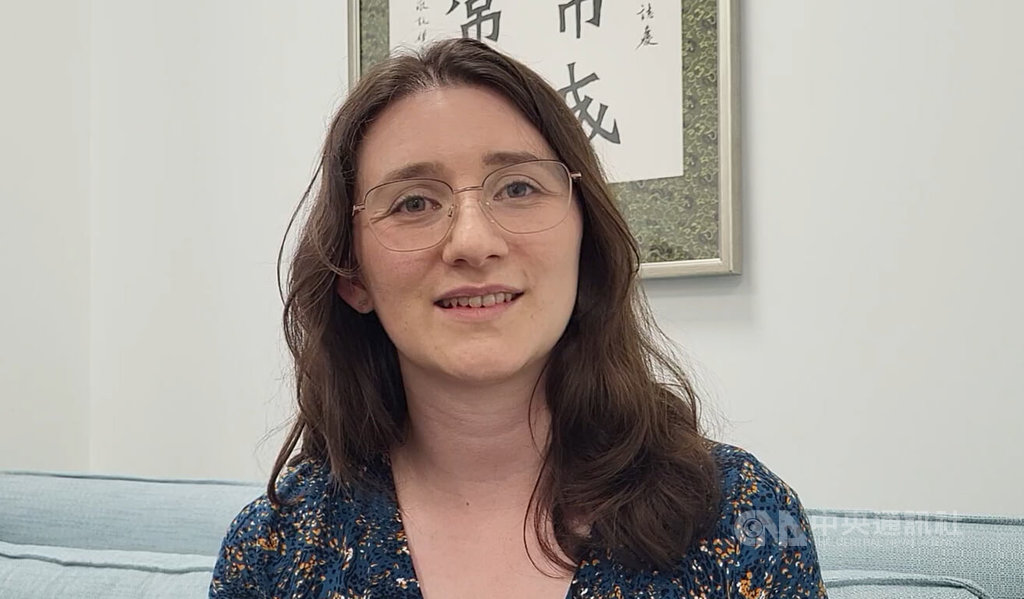 A PhD student from Scotland who is specializing in translation studies, Eilidh Johnstone (江愛麗), is working on a brief project at the Taipei National University of the Arts.   Photo provided by Taipei Representative Office in the U.K. in London