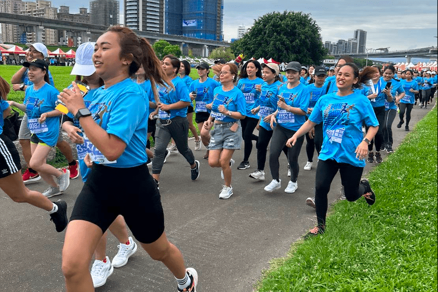 The New Taipei City Government held a road run to celebrate the National Day of the Philippines.  Photo provided by Labor Affairs Bureau of the New Taipei City Government