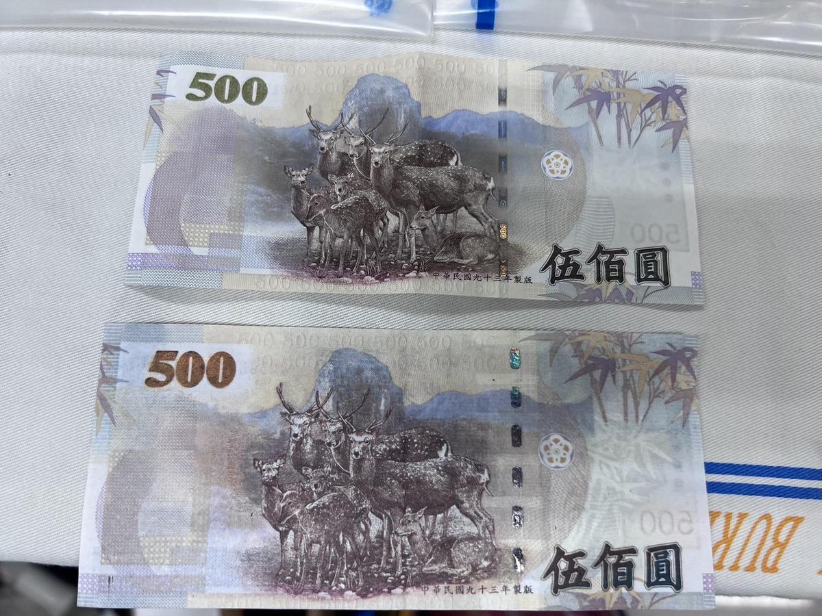 Cảnh sát thu giữ 358 tờ tiền giả mệnh giá 500 Đài tệ được làm vô cùng tinh vi. (Ảnh: Cục Cảnh sát Hình sự)