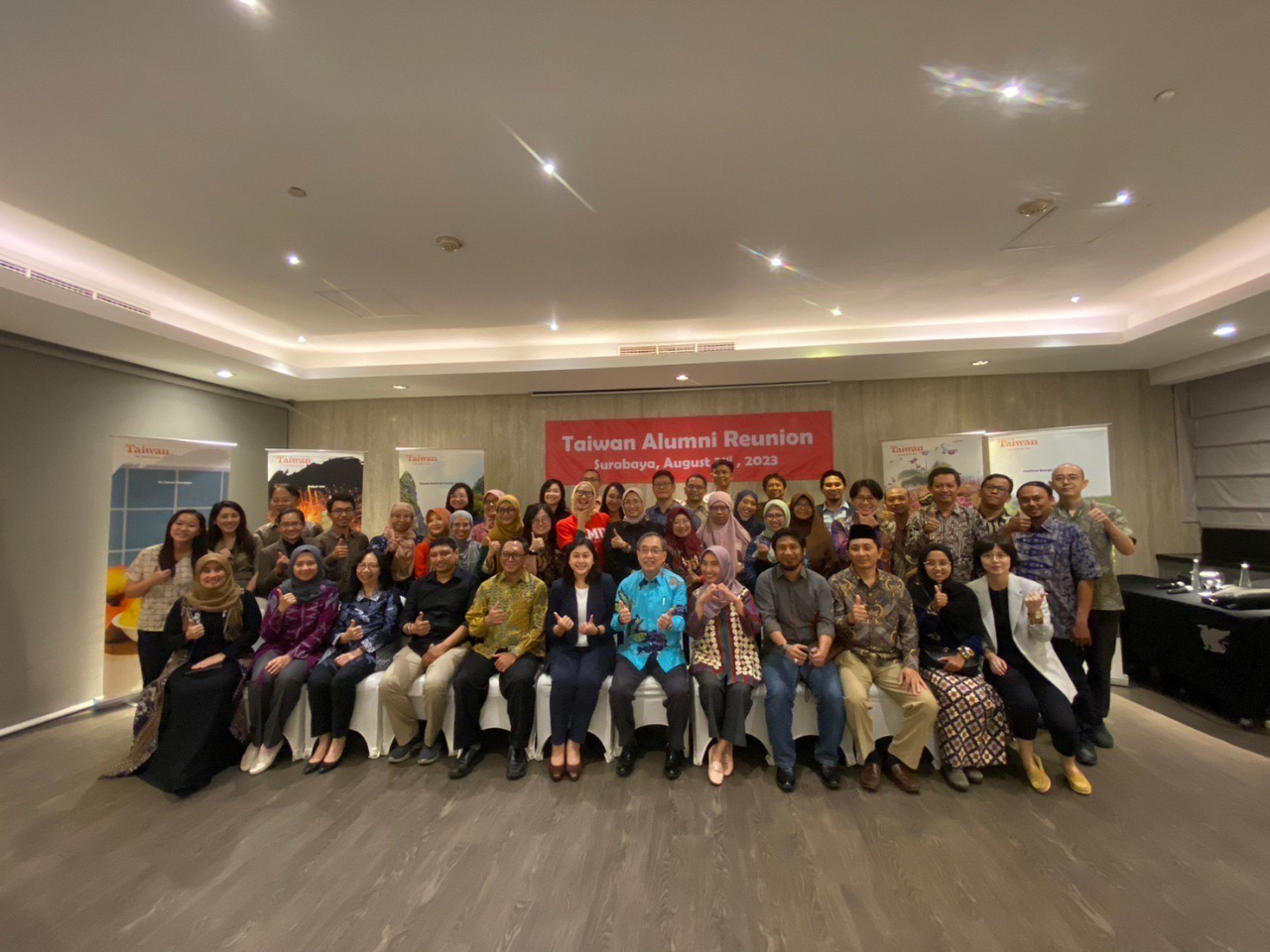 Foto bersama anggota.  (Sumber foto : Kantor Perwakilan di Surabaya)