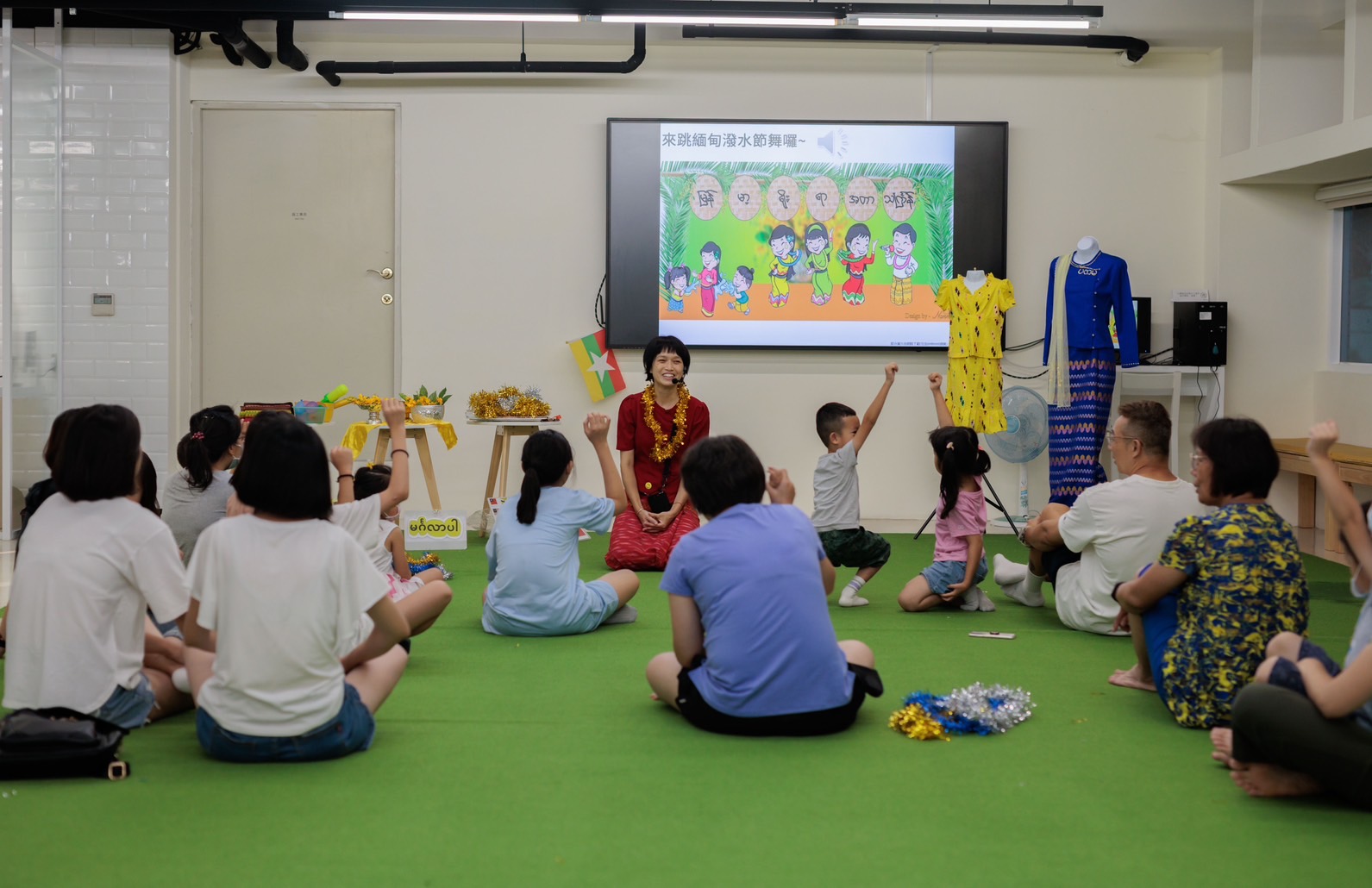 Trung tâm Nghiên cứu và Phát triển Thủ công Đài Loan giới thiệu một chuỗi hoạt động trải nghiệm, chia sẻ văn hóa tân di dân. (Ảnh: Trung tâm Nghiên cứu và Phát triển Thủ công Đài Loan)