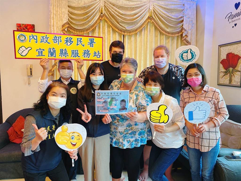 South African immigrant strives to nurture music talents in Taiwan and obtained her ROC (Taiwan) Resident Certificate. (Photo / Provided by NIA, Yilan County Service Center)