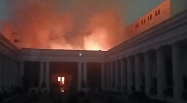 印尼國家博物館失火，導致兩個存放歷史文物的展區被燒毀 圖／翻攝自《CNN印尼》