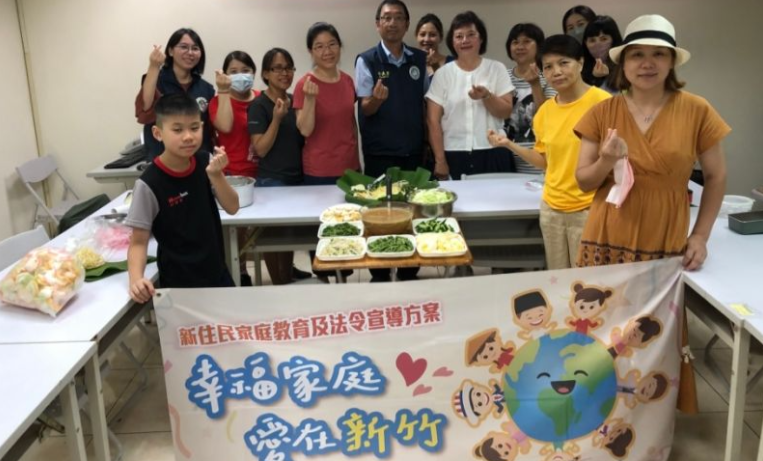 Departemen Imigrasi Kota Hsinchu mengadakan kursus pendidikan keluarga dan mengundang dosen Indonesia membawa masakan nasional Indonesia.  (Sumber foto : Departemen Imigrasi)