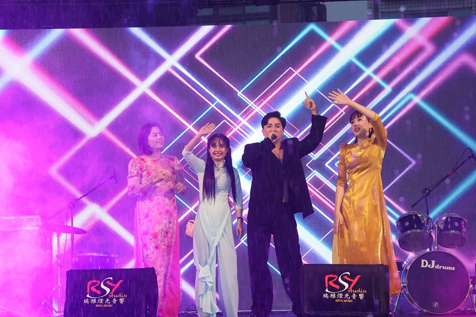 來自越南以及印尼的歌手參加音樂節熱力演唱 圖／嘉義市政府提供