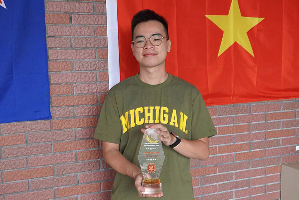 Nam sinh Trần Văn Đạt giành giải Quán quân cuộc thi “Bác sĩ tâm lý tiềm năng”. (Ảnh: Đại học Da Yeh)