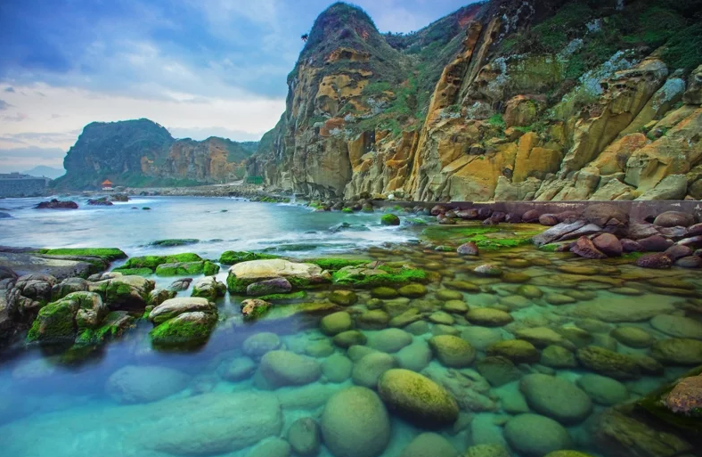 Keelung Heping Island Geopark took home the Tourism Destination Resilience Gold Award of PATA, stuns the globe by its beauty.  Photo provided by Tourism Bureau, MOTC