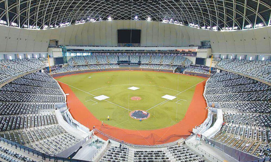 Biro Olahraga Kota Taipei menyatakan bahwa Dome akan menjadi tuan rumah dua pertandingan uji coba pada bulan November dan mengatur 10.000 orang untuk menonton pertandingan pemanasan bisbol.  (Sumber foto : Facebook 李四川)