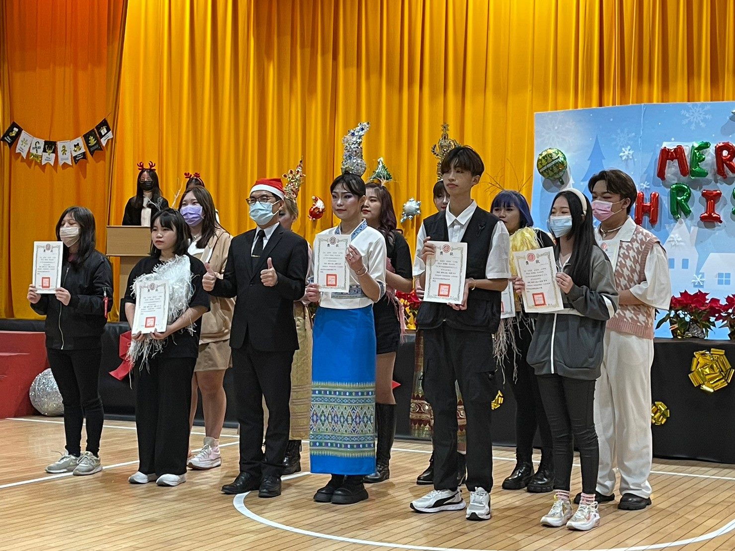 Trường THPT Qiang Shu tổ chức Hội thi văn nghệ cuối năm. (Ảnh: Lấy từ trường Qiang Shu)