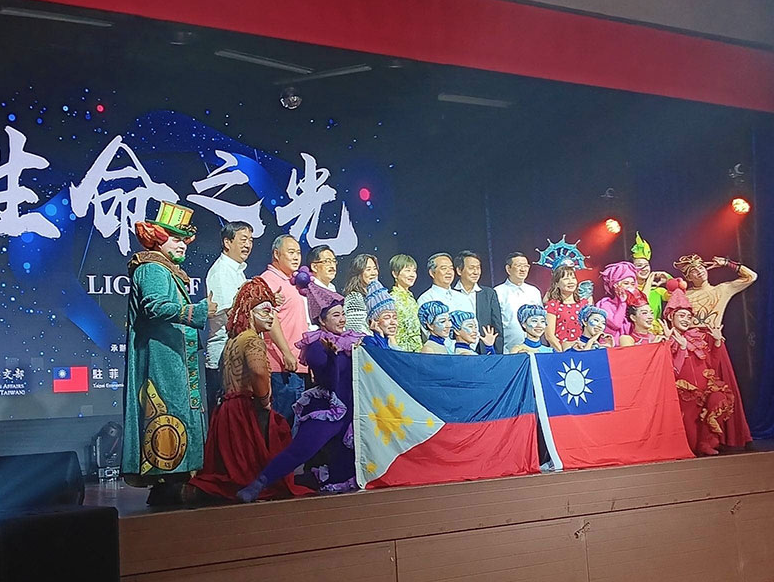 Diabolo Dance Theater performs in Philippines and Brunei and promotes New Southbound Policy.  Photo provided by MOFA