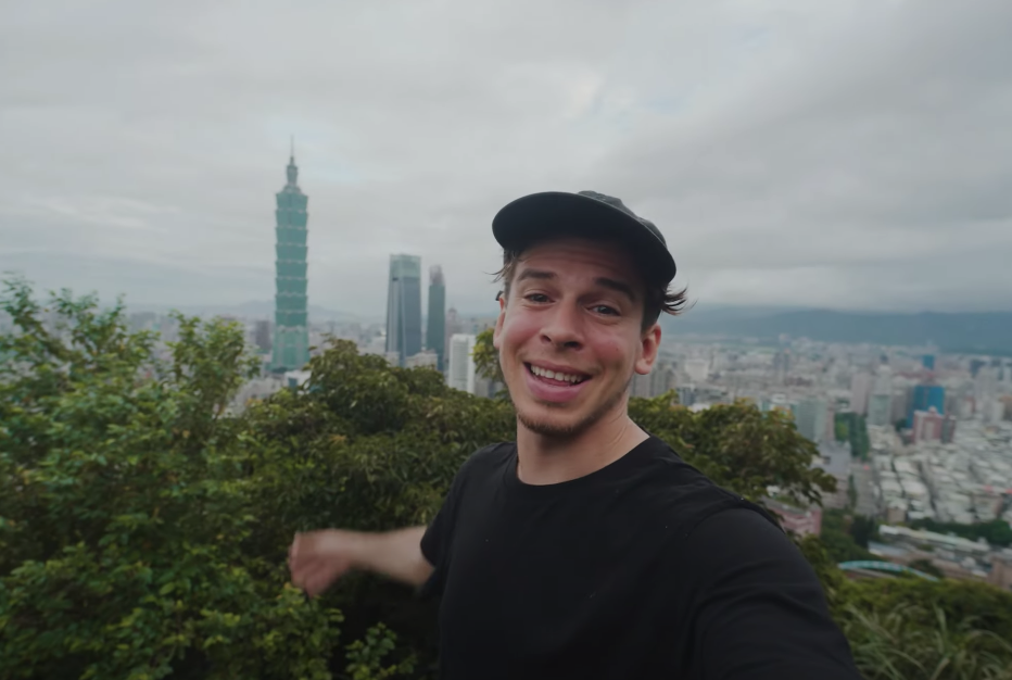Slovakian influencer, Patrik Paulinyi, stays at the Presidential Office Building and recommends the top ten scenic spots in Taiwan.  Photo reproduced from Patrik Paulinyi YouTube