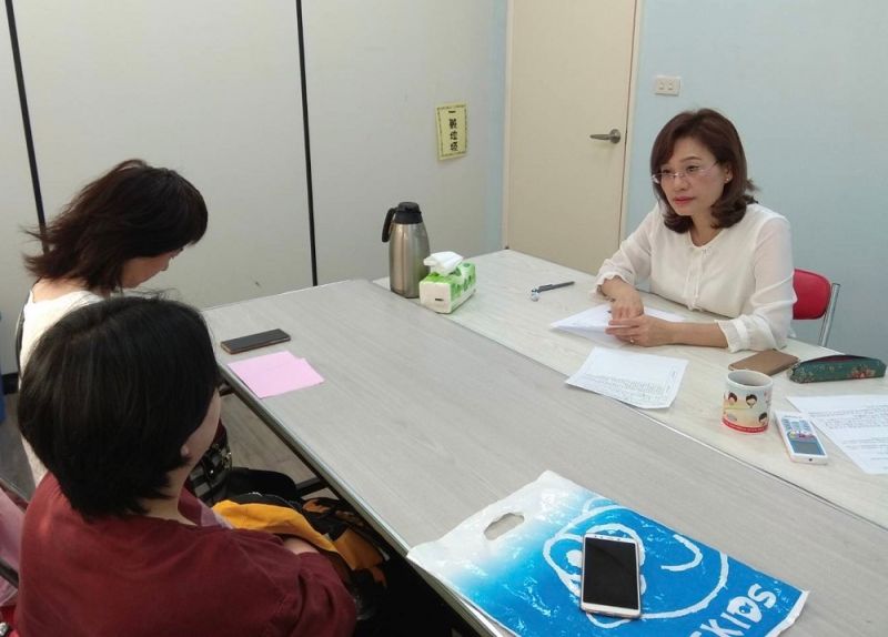 Immigrants will be accompanied by an interpreter to facilitate efficient communication. (Photo / Provided by Kaohsiung City Government)